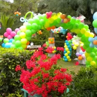 palloncini arco prato