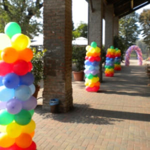 palloncini arcobaleno colonna